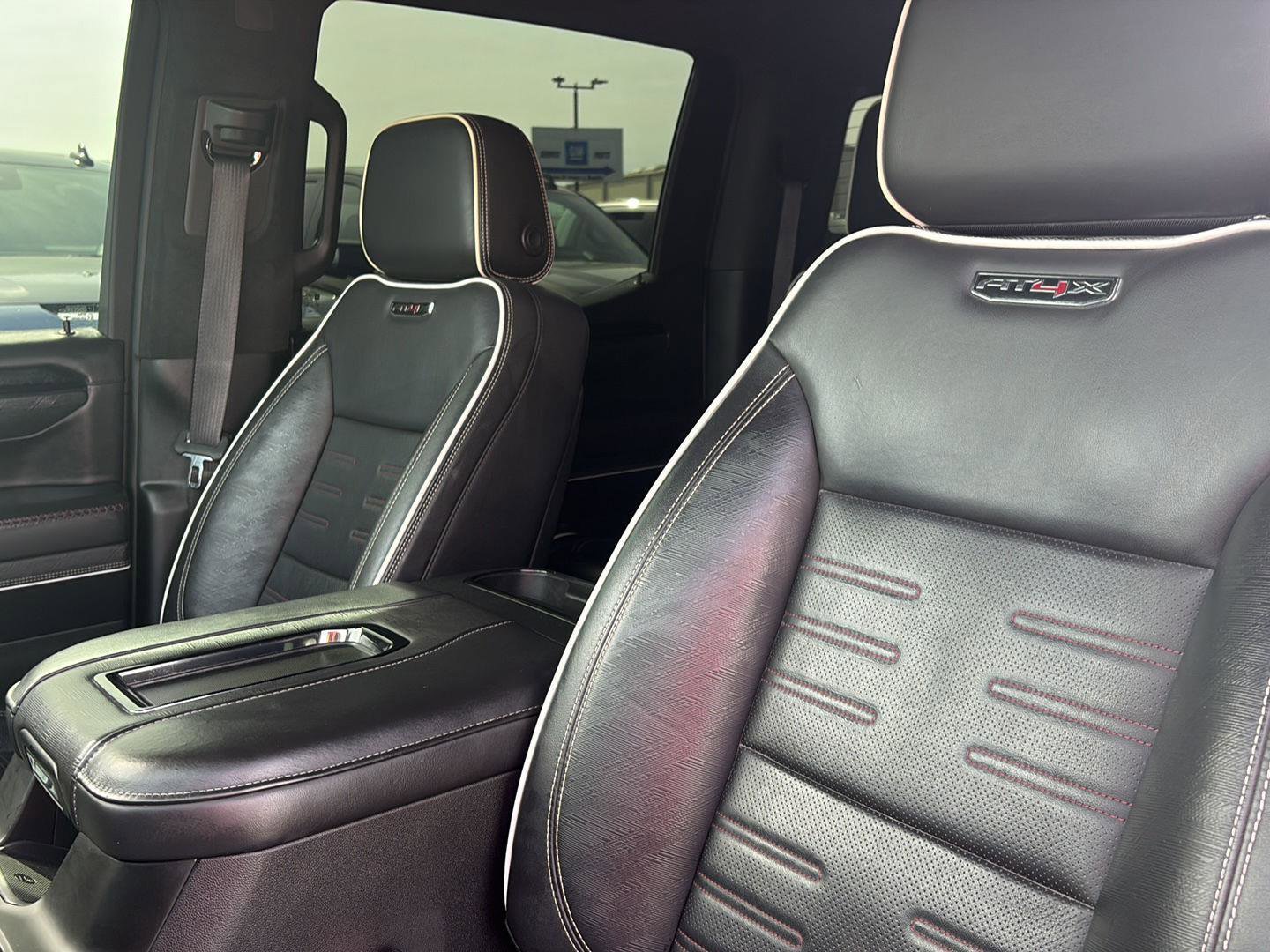Used 2022 GMC Sierra 1500 AT4X image 30