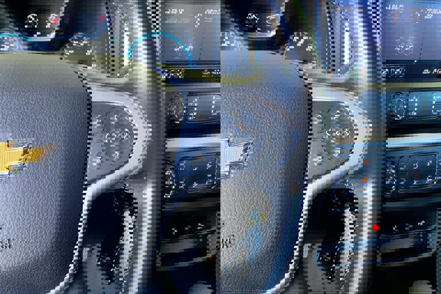 Used 2022 Chevrolet Colorado LT w/ Chrome Appearance Package image 23