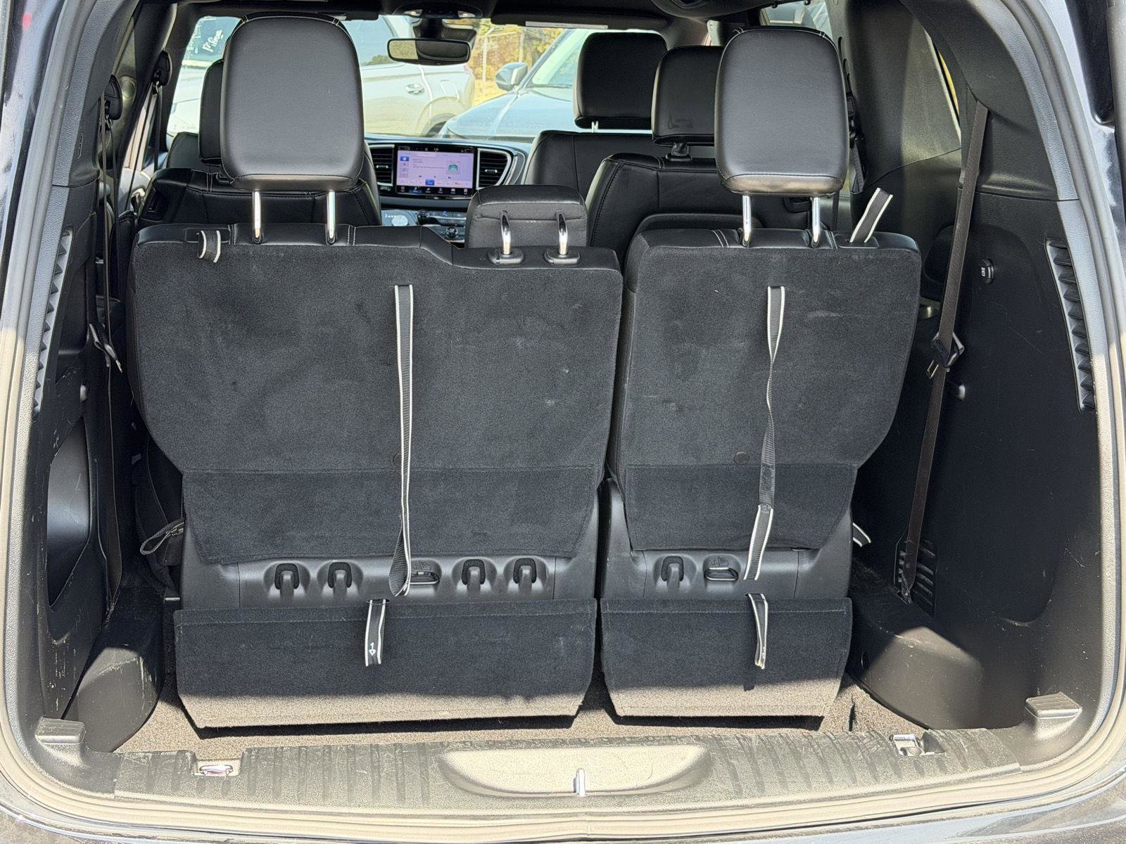 Used 2025 Chrysler Pacifica Select image 25