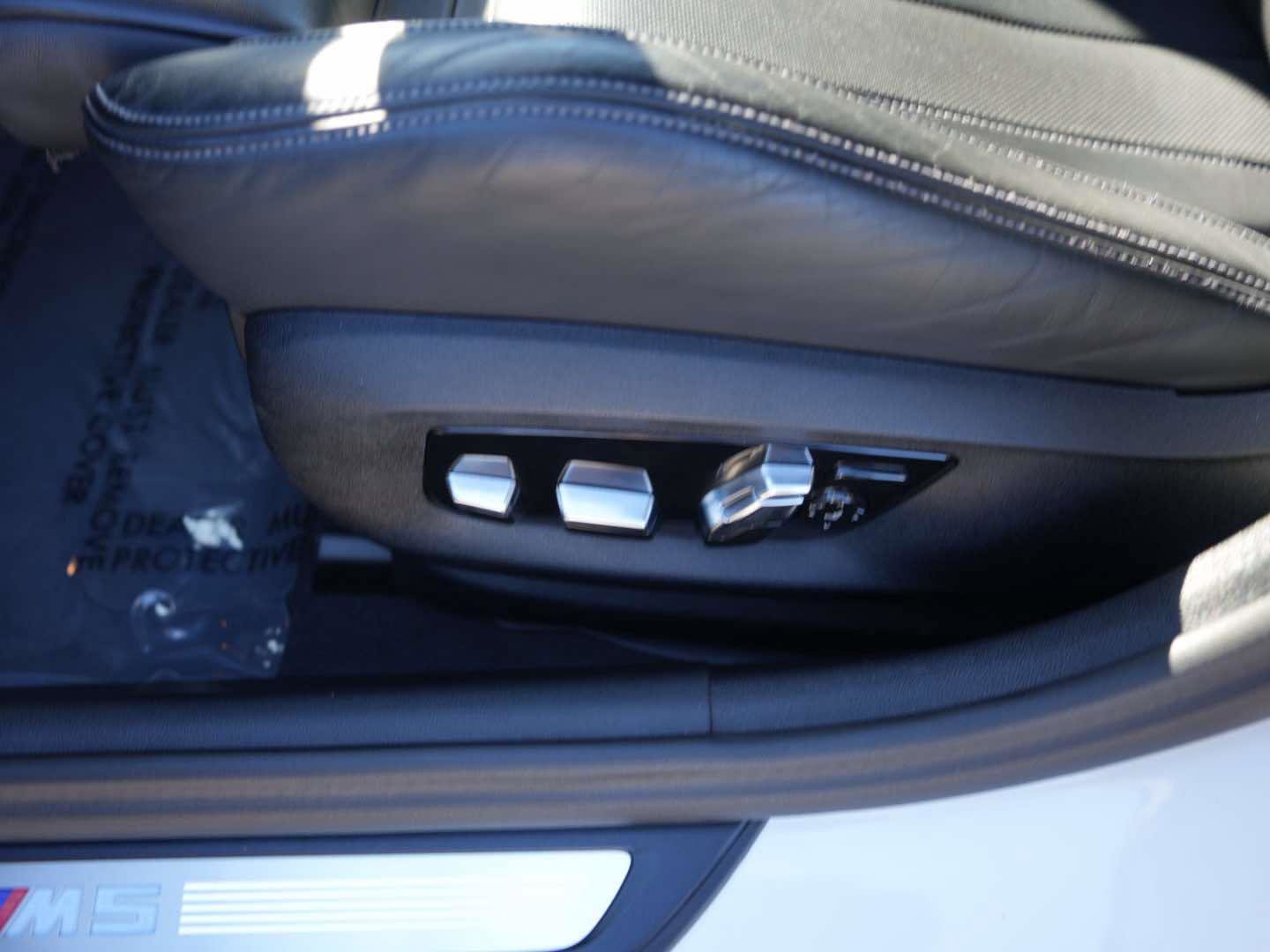 Used 2023 BMW M5 image 16