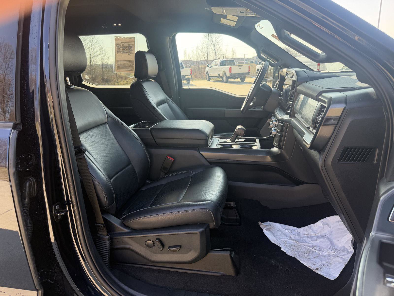 Used 2025 Ford F150 Lariat w/ Equipment Group 501A Mid image 31