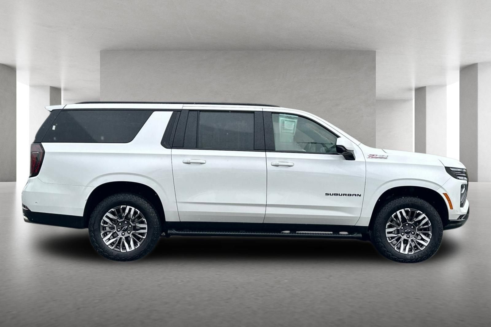 Used 2025 Chevrolet Suburban Z71 AWD/4WD image 3