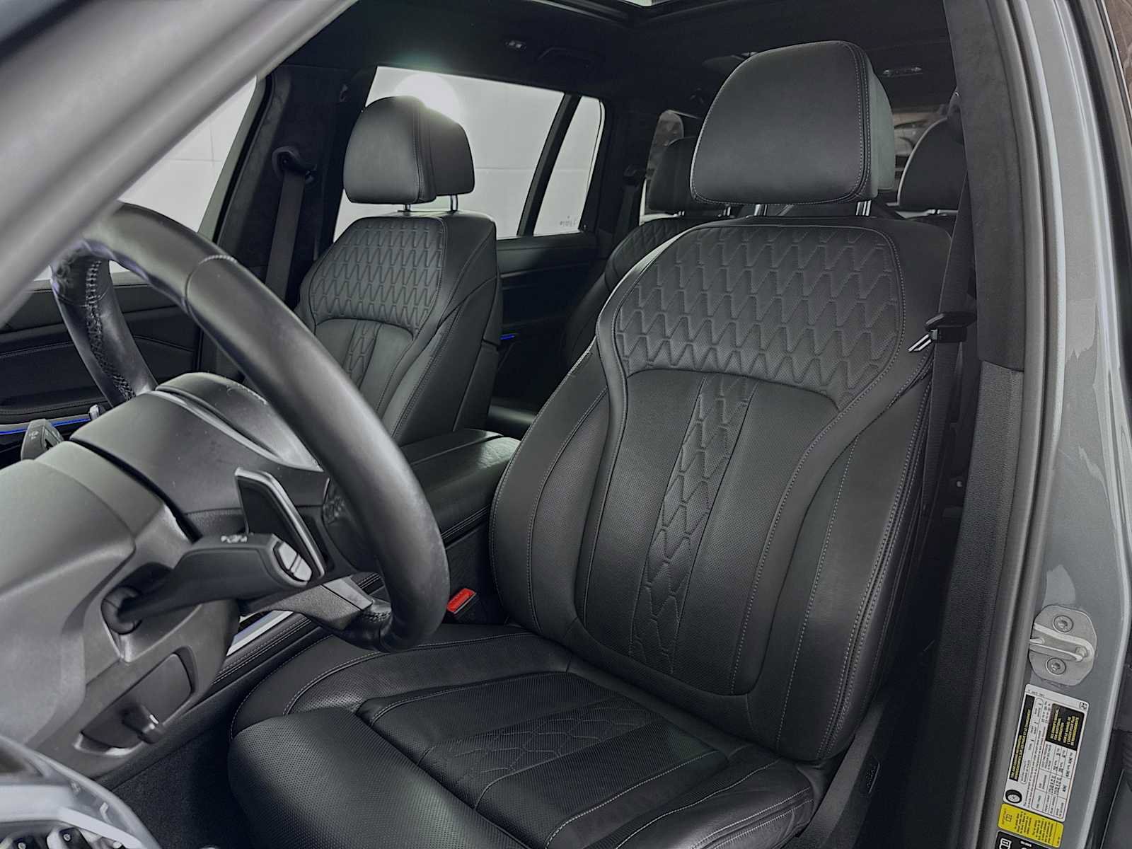 Used 2024 BMW X7 xDrive40i w/ Executive Package image 11