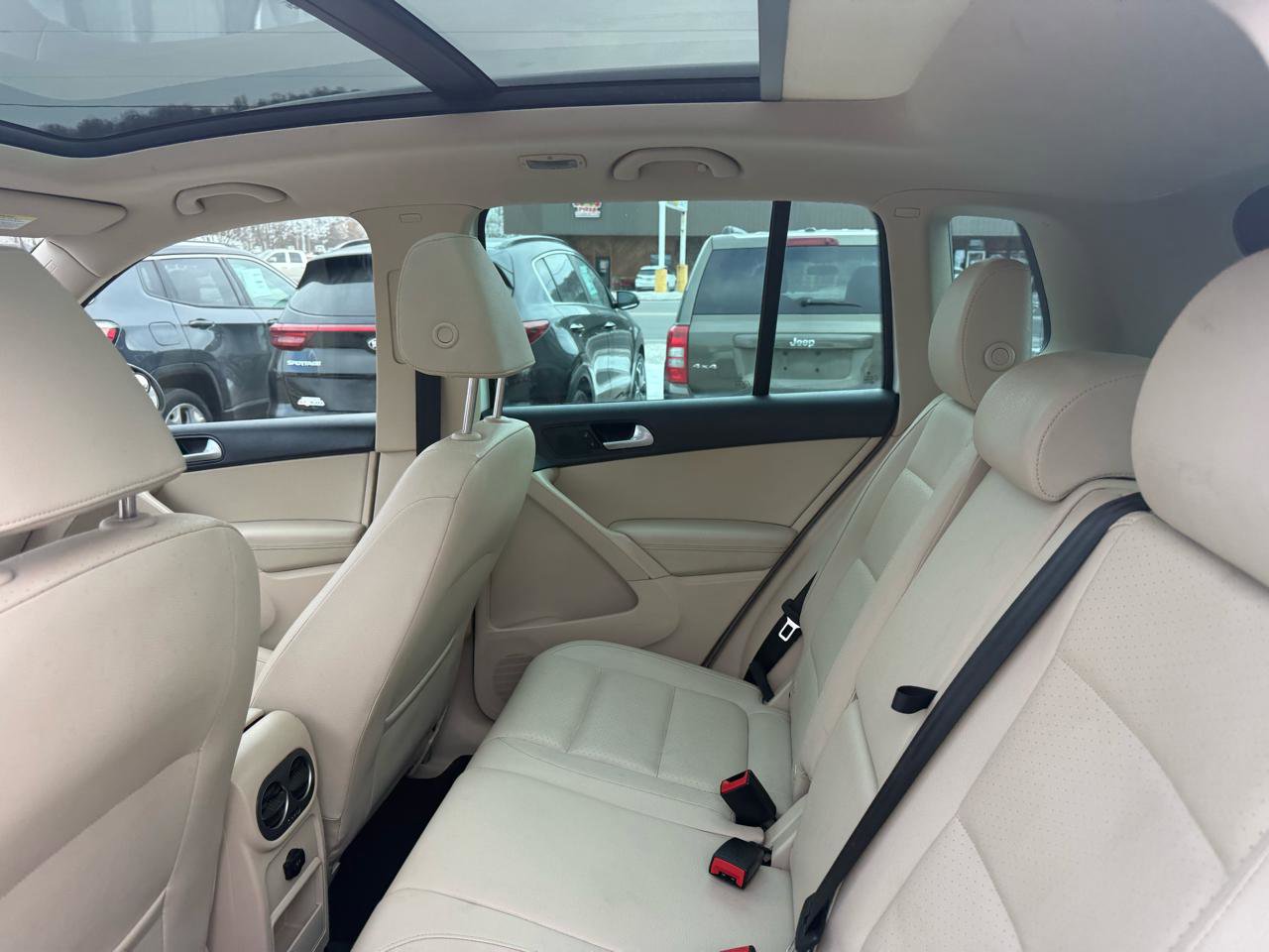 Used 2016 Volkswagen Tiguan SE image 36