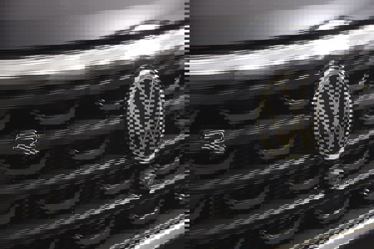 Used 2024 Volkswagen Atlas SEL Premium R-Line image 18