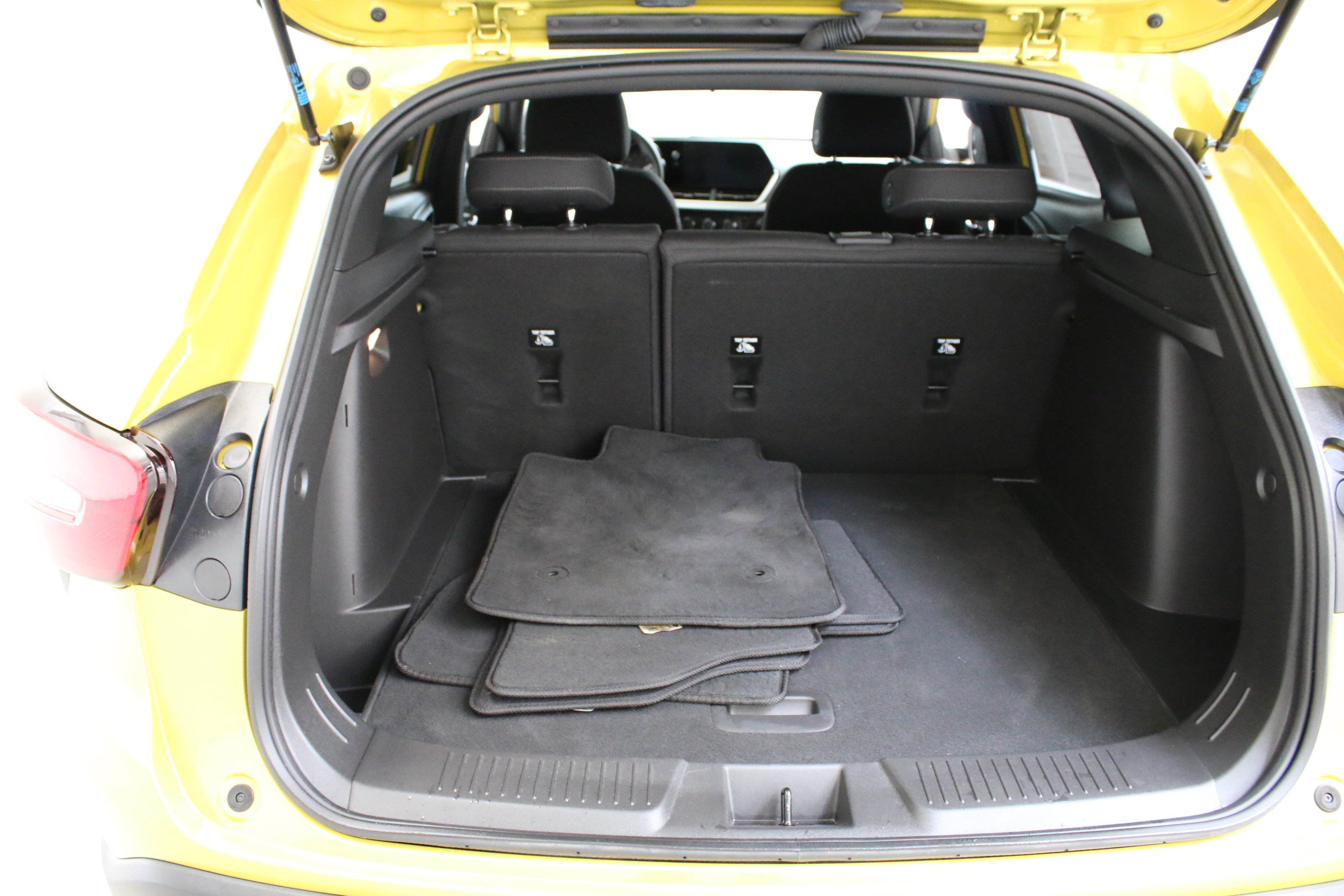 Certified 2024 Chevrolet Trax RS w/ Sunroof Package FWD image 27