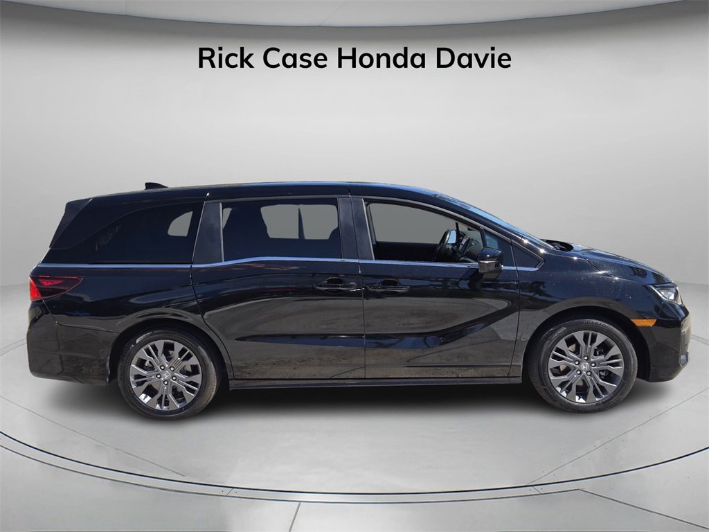 Certified 2025 Honda Odyssey Touring image 3
