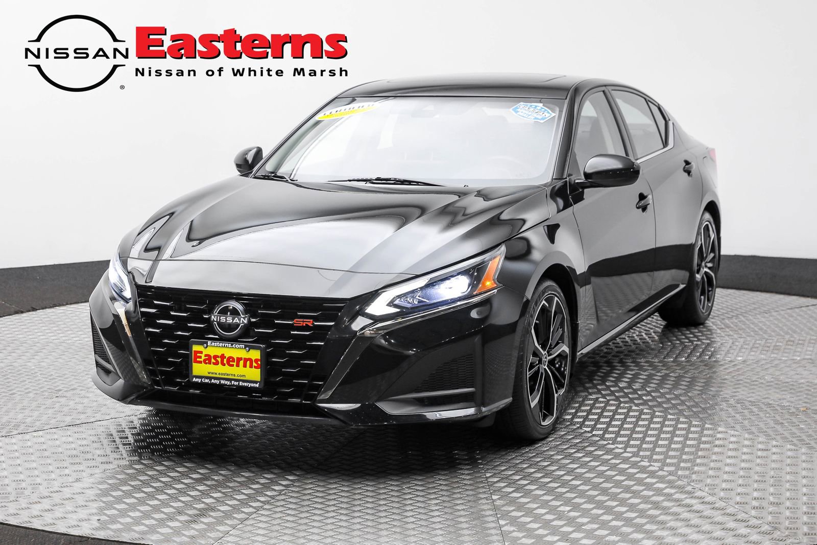 Used 2023 Nissan Altima 2.5 SR w/ SR Premium Package image 3