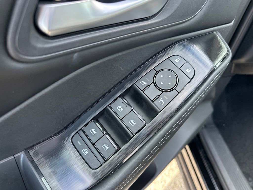 Used 2025 Nissan Rogue SV image 13