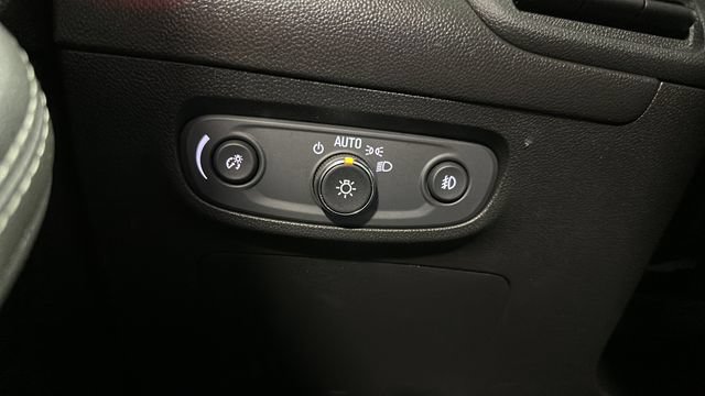 Used 2022 Buick Encore GX Essence w/ Advanced Technology Package FWD image 12