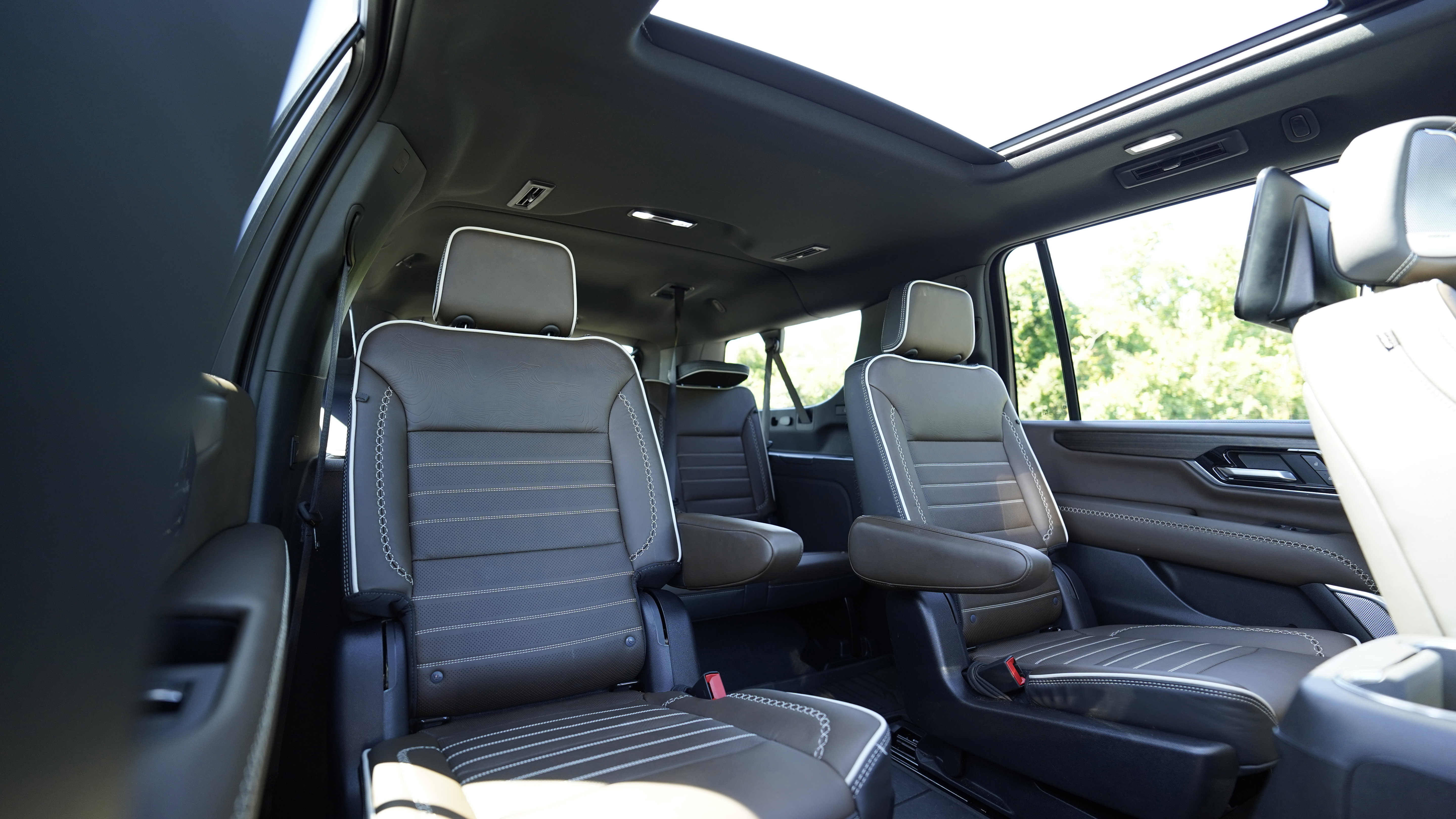 Used 2025 GMC Yukon XL Denali Ultimate AWD/4WD image 16