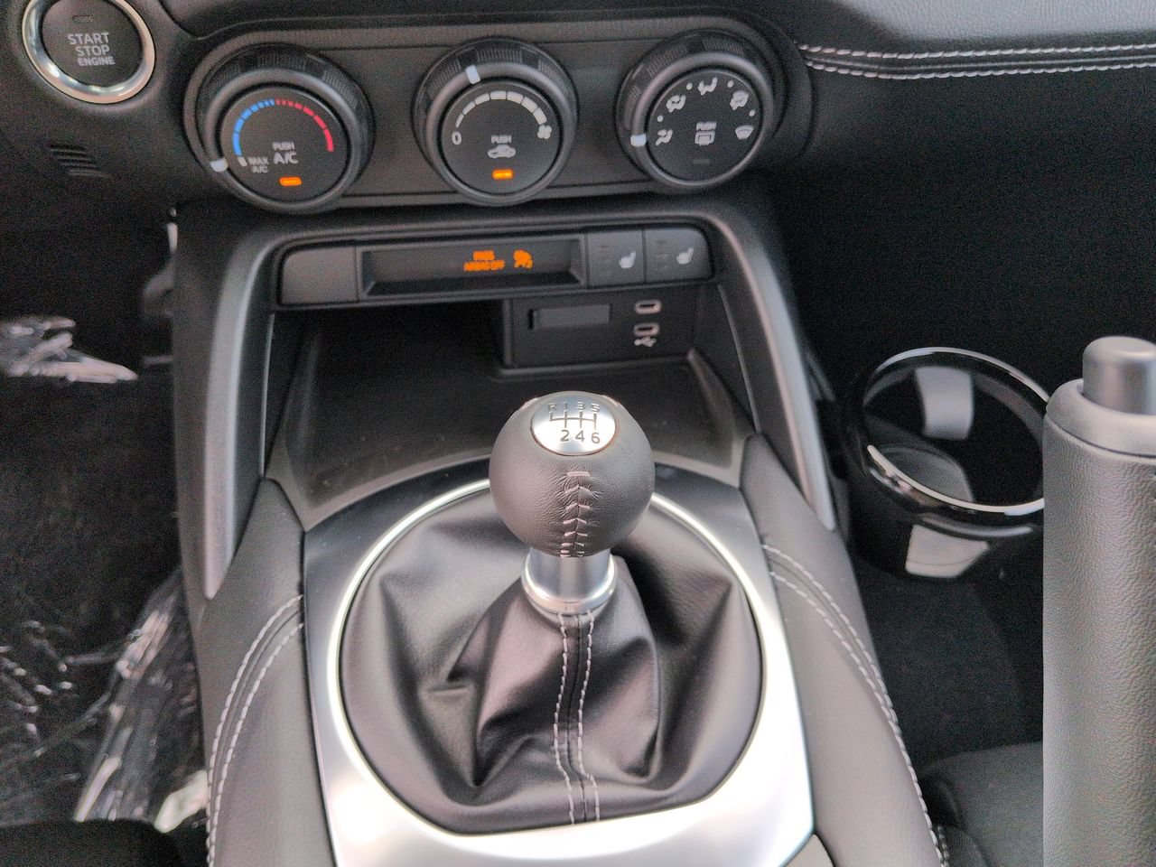 New 2026 MAZDA MX-5 Miata Club w/ Interior Package RWD image 17