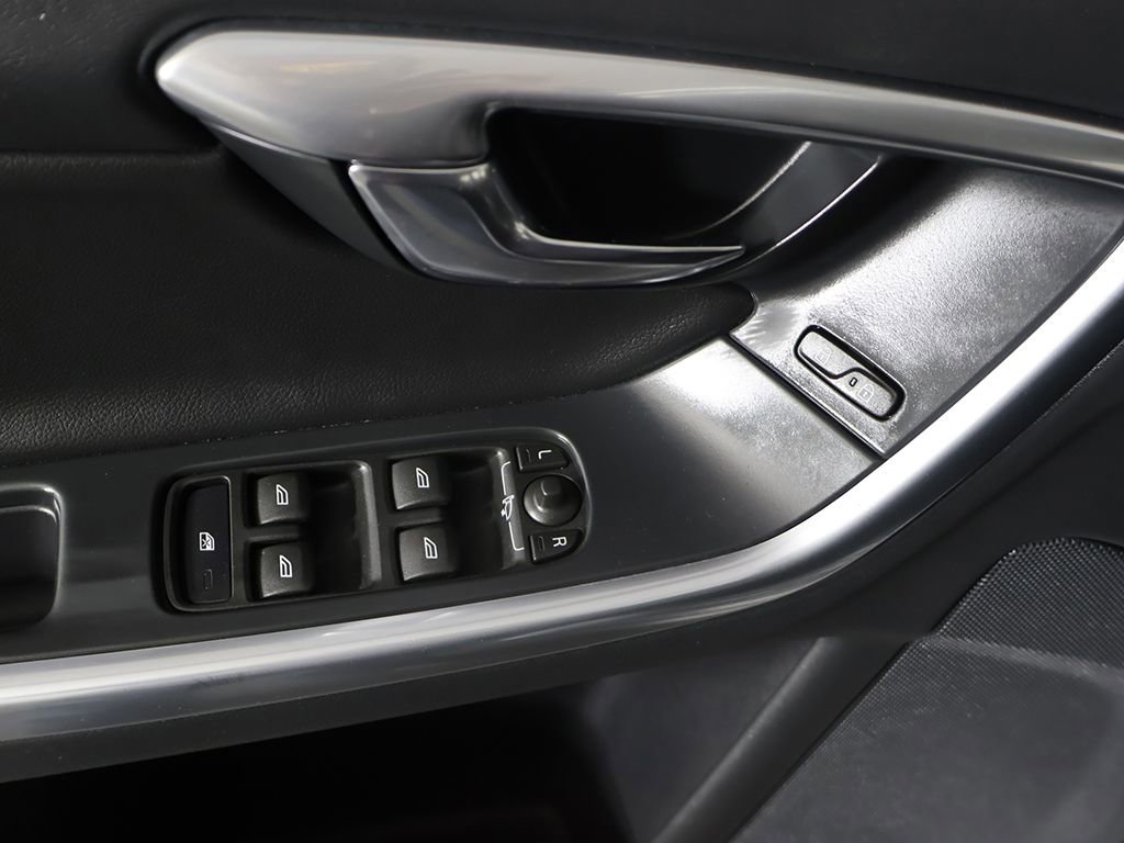 Used 2018 Volvo V60 T5 Cross Country w/ Convenience Package image 34