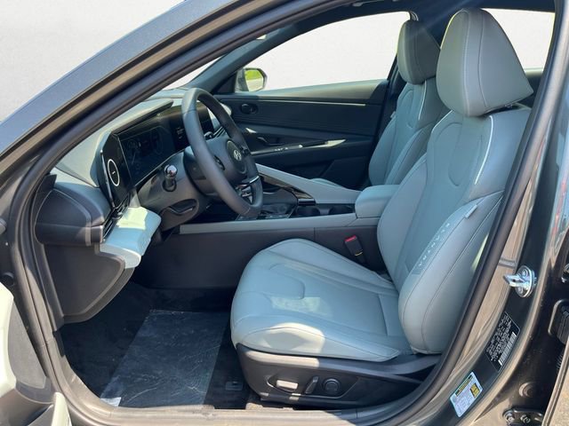 New 2025 Hyundai Elantra Limited image 9