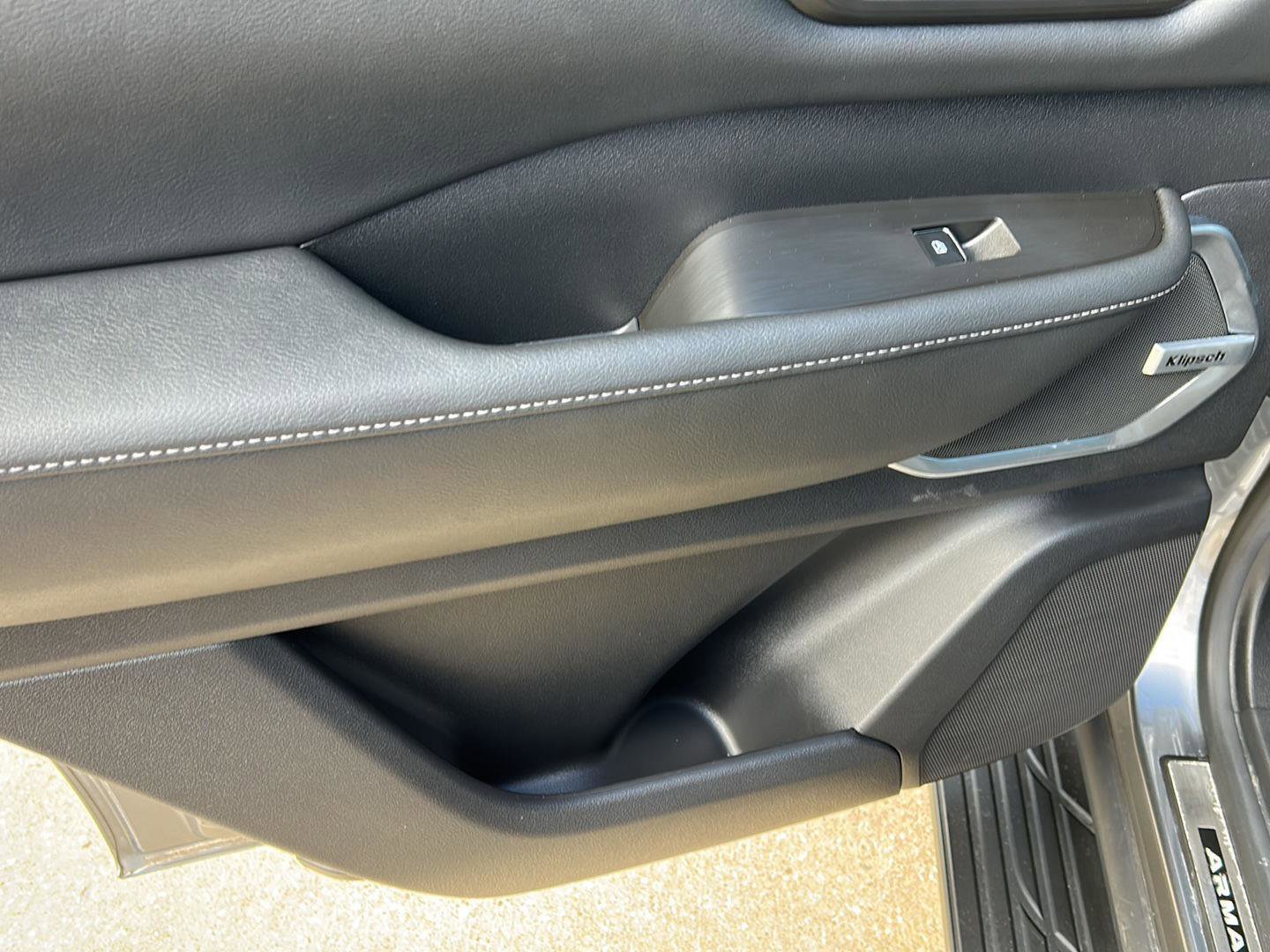 Used 2025 Nissan Armada Platinum w/ Convenience Package image 28