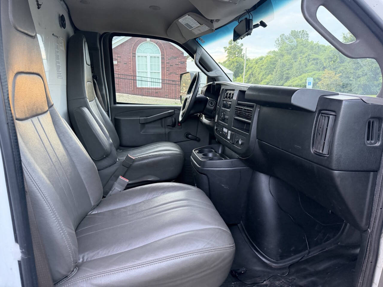Used 2018 GMC Savana 3500 Extended w/ Driver Convenience Package RWD image 17