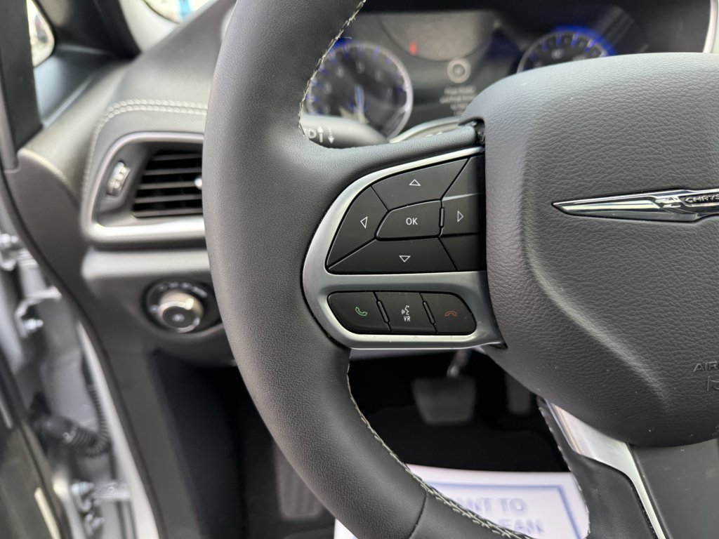 Used 2026 Chrysler Pacifica Limited FWD image 20