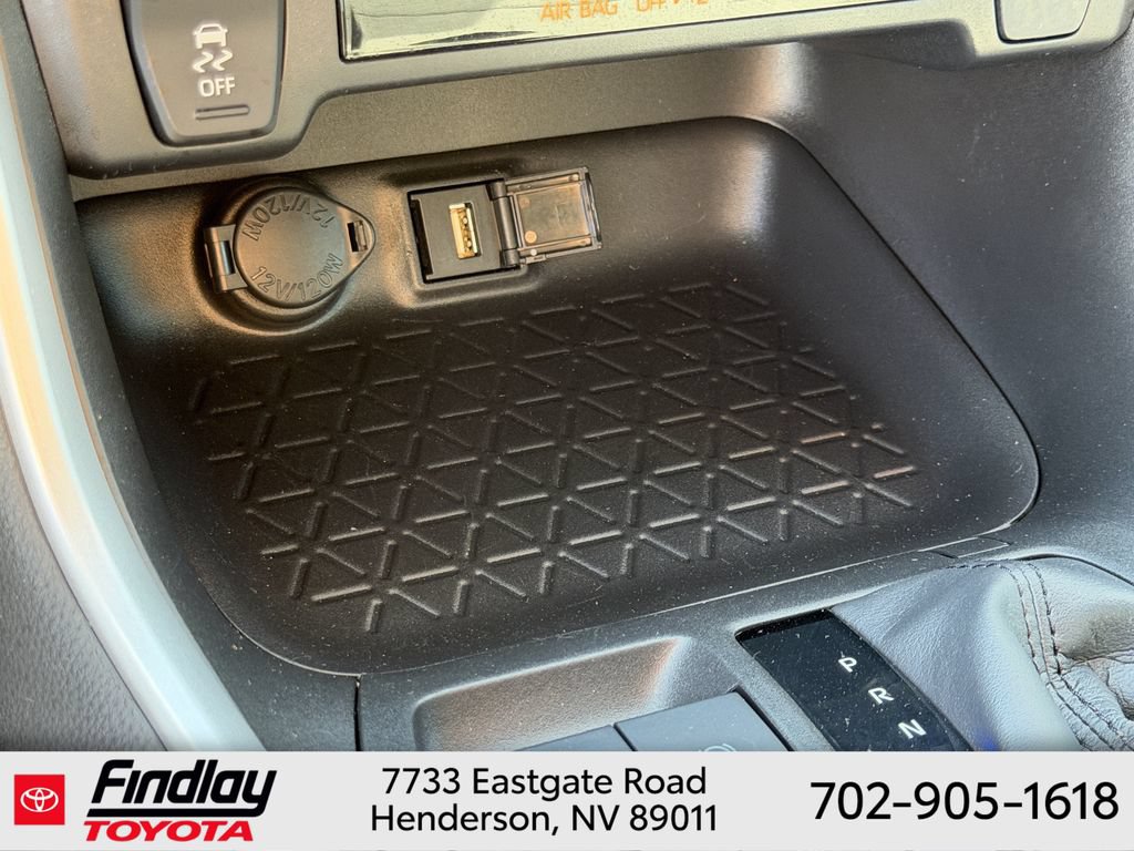 Used 2022 Toyota RAV4 LE w/ Carpet Mat Package (TMS) FWD image 29