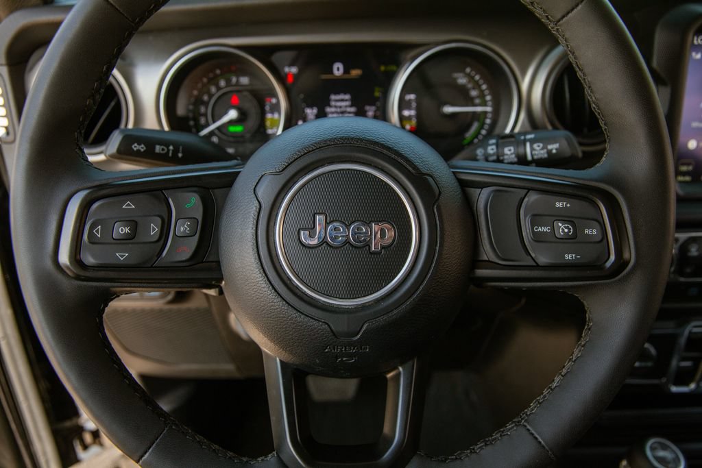 Used 2023 Jeep Wrangler Unlimited w/ Sun & Screen Package AWD/4WD image 17