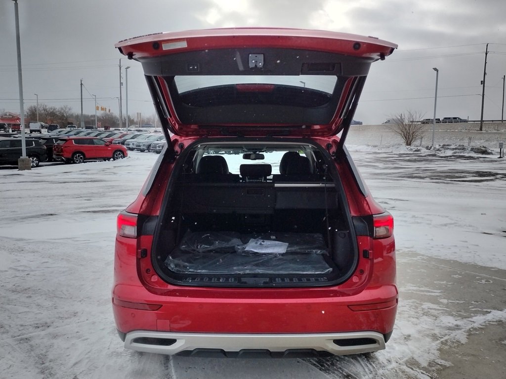 Used 2024 Mitsubishi Outlander SE Black Edition image 16