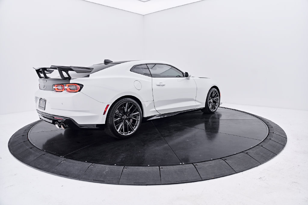 Used 2021 Chevrolet Camaro ZL1 RWD image 14