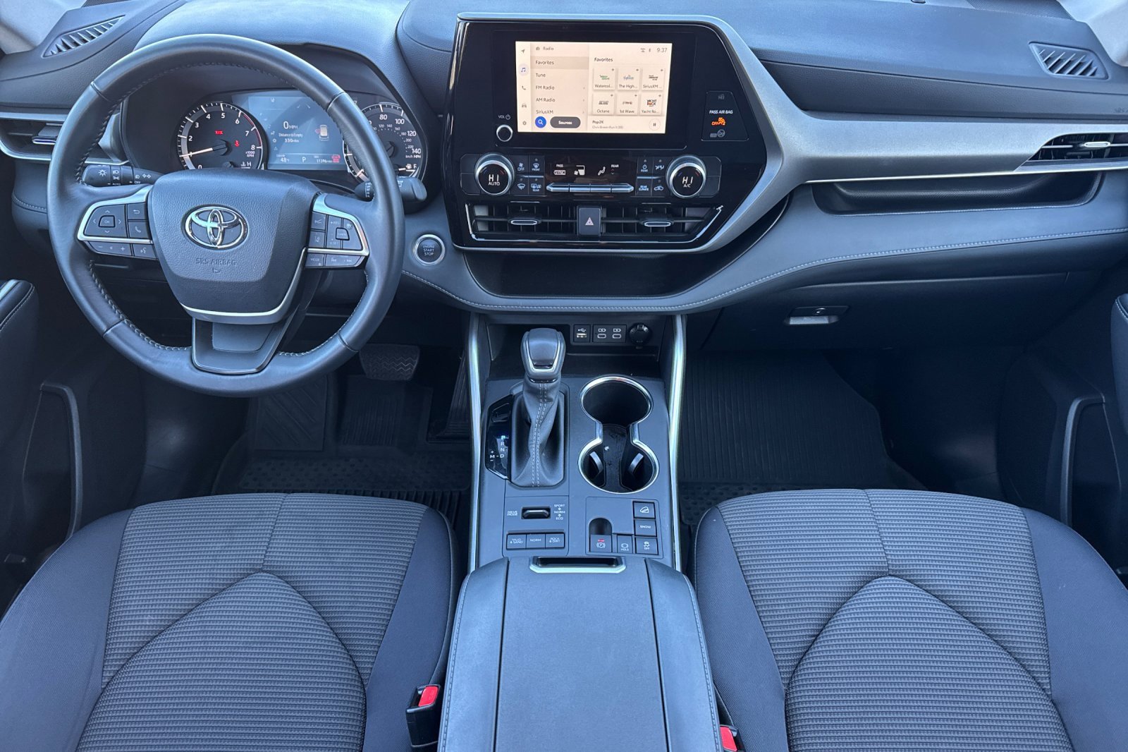 Used 2025 Toyota Highlander LE image 15