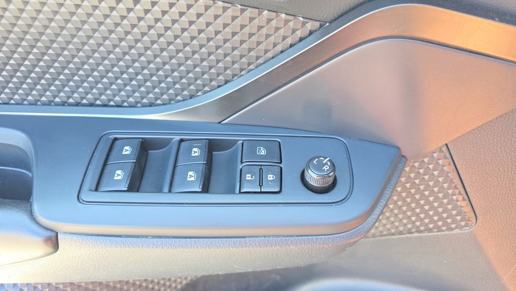 Used 2019 Toyota C-HR LE FWD image 19