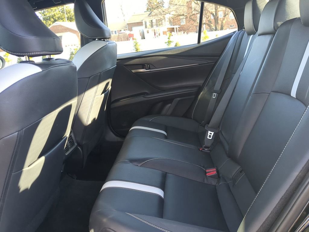 Used 2025 Toyota Camry SE image 12