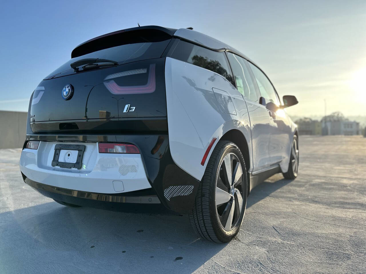 Used 2015 BMW i3 w/ Range Extender image 4