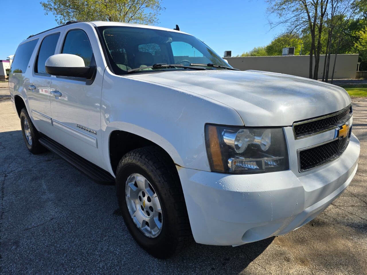 Used 2012 Chevrolet Suburban LT w/ Luxury Package AWD/4WD image 3