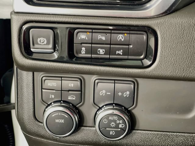 Used 2025 GMC Yukon Denali AWD/4WD image 11