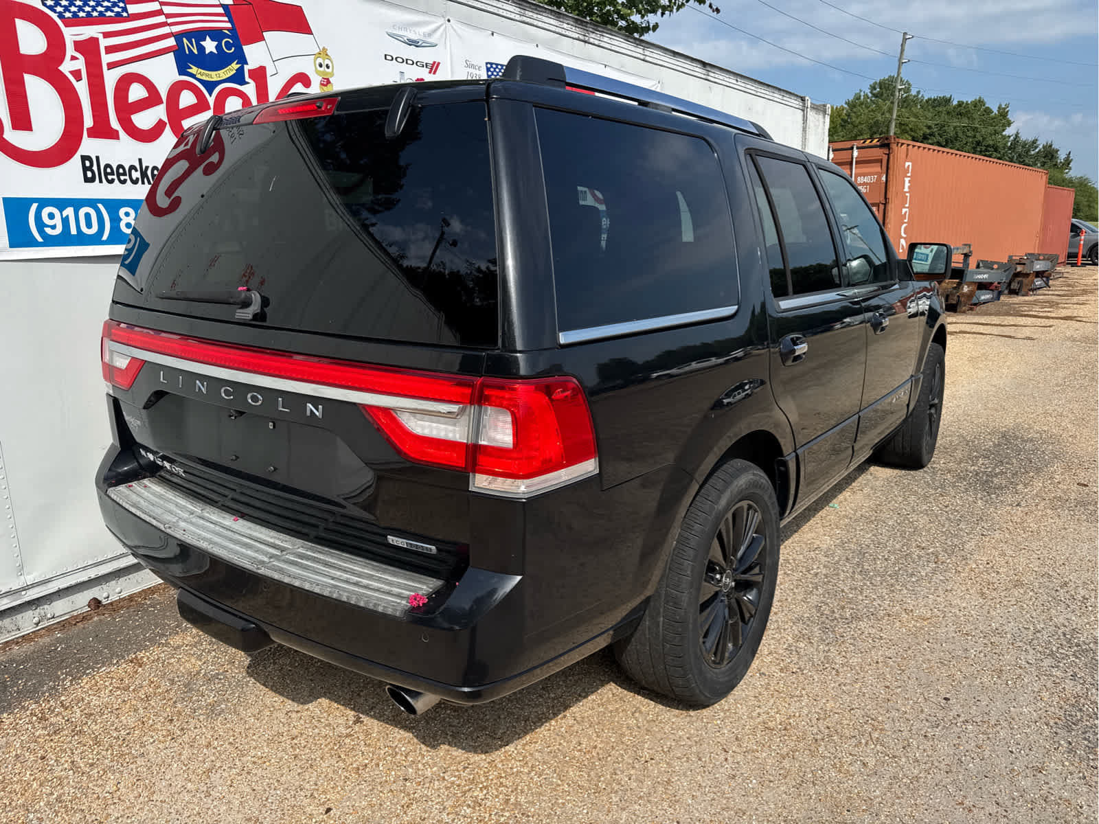 Used 2015 Lincoln Navigator 2WD image 3