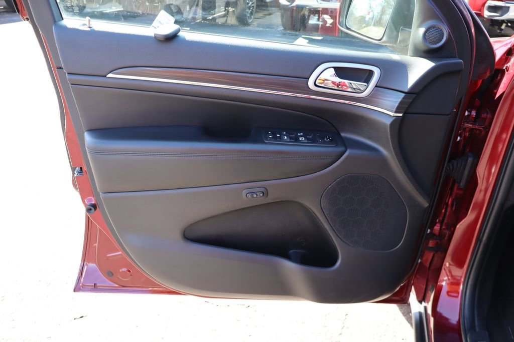 Used 2021 Jeep Grand Cherokee Limited AWD/4WD image 25