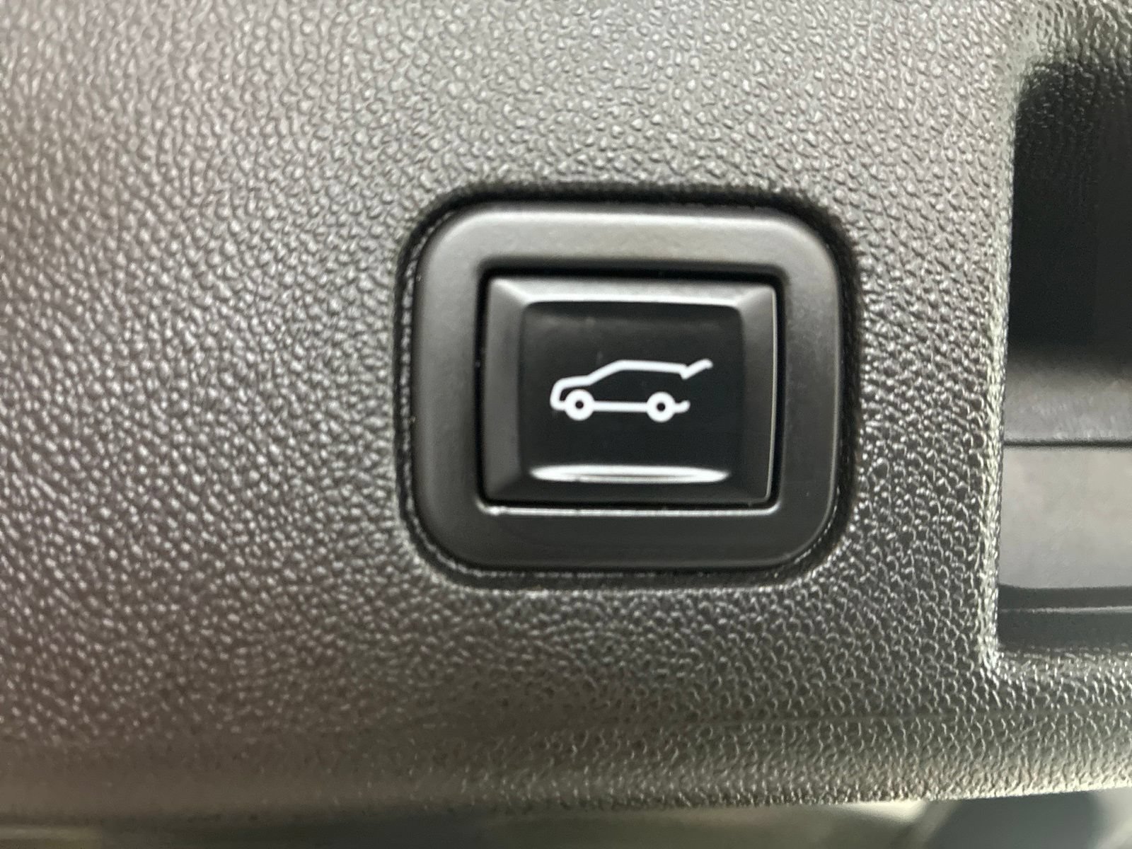 Used 2023 Chevrolet Equinox LT w/ Driver Convenience Package AWD/4WD image 12