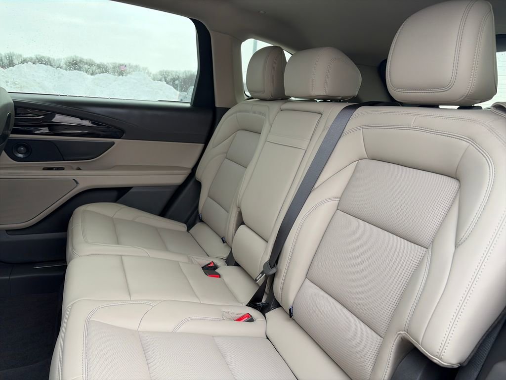 Used 2025 Lincoln Nautilus Premier w/ Equipment Group 102A image 30