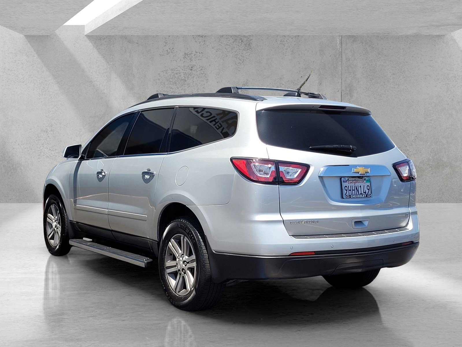 Used 2017 Chevrolet Traverse LT w/ LPO, 'HIT The Road' Package FWD image 6