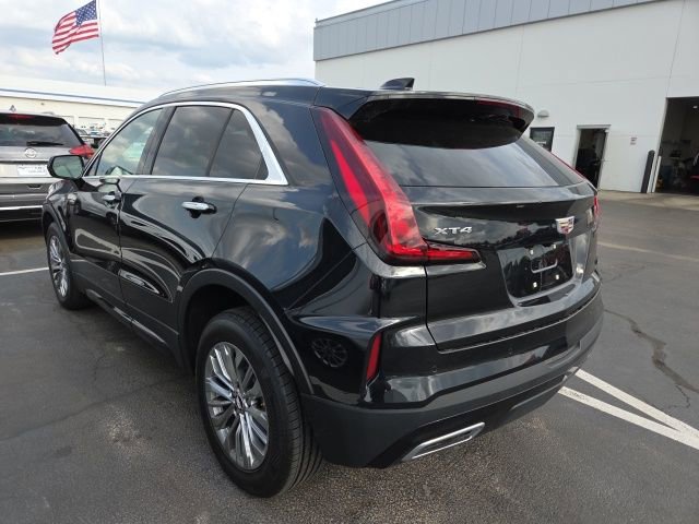 Used 2024 Cadillac XT4 Premium Luxury image 3