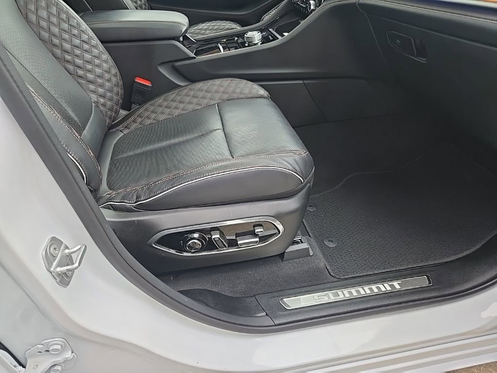 Used 2022 Jeep Grand Cherokee Summit AWD/4WD image 87