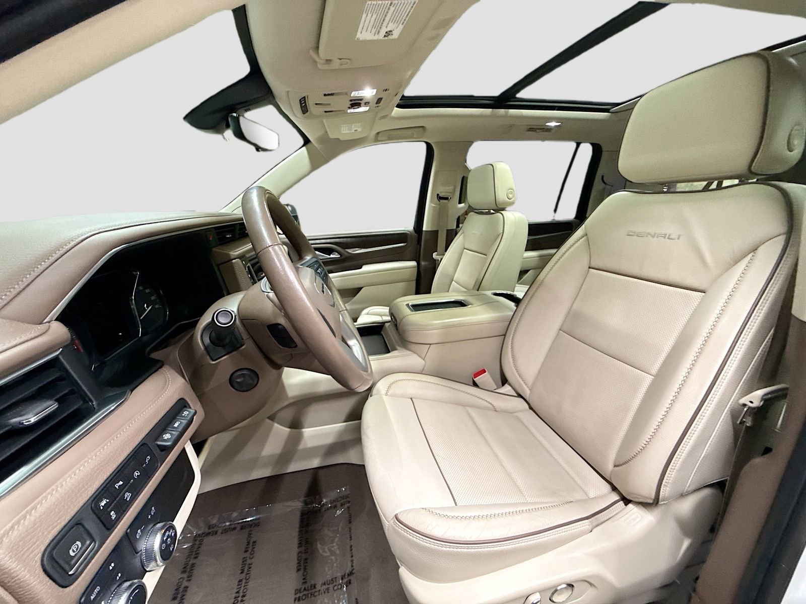 Used 2021 GMC Yukon XL Denali w/ Denali Premium Package AWD/4WD image 24