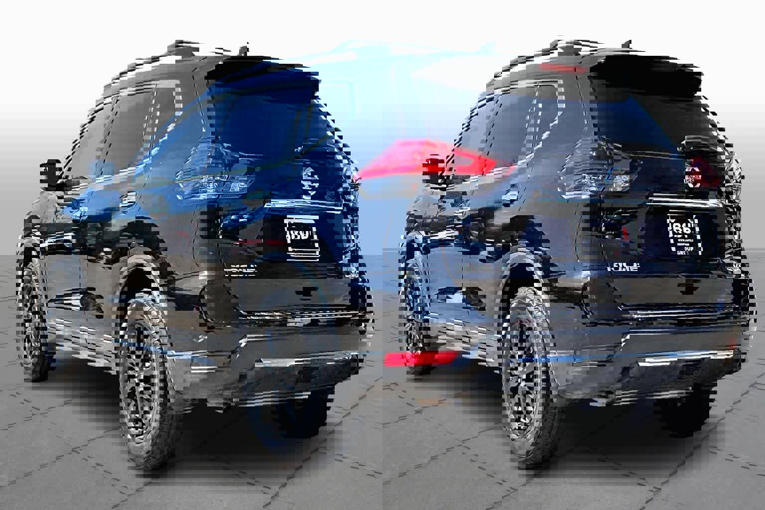 Used 2017 Nissan Rogue SV w/ Midnight Edition Package image 12