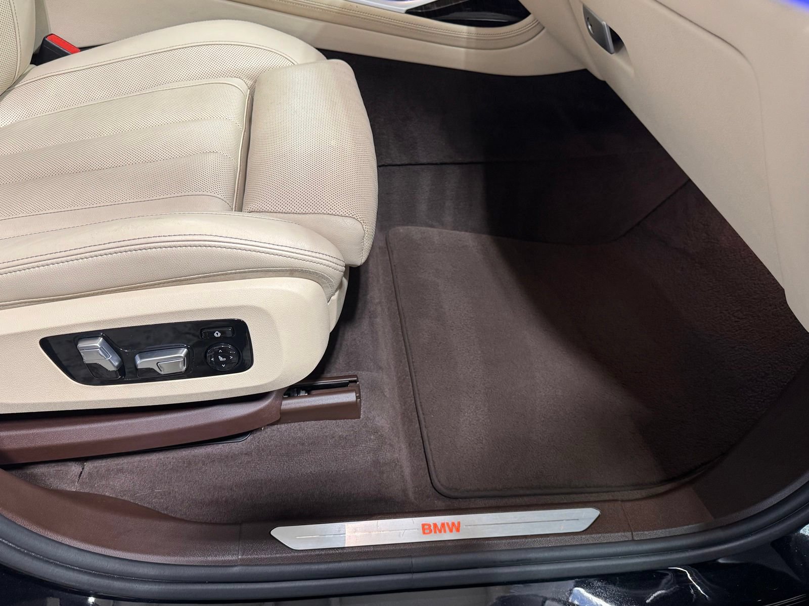 Used 2019 BMW X7 xDrive50i w/ Dynamic Handling Package AWD/4WD image 61