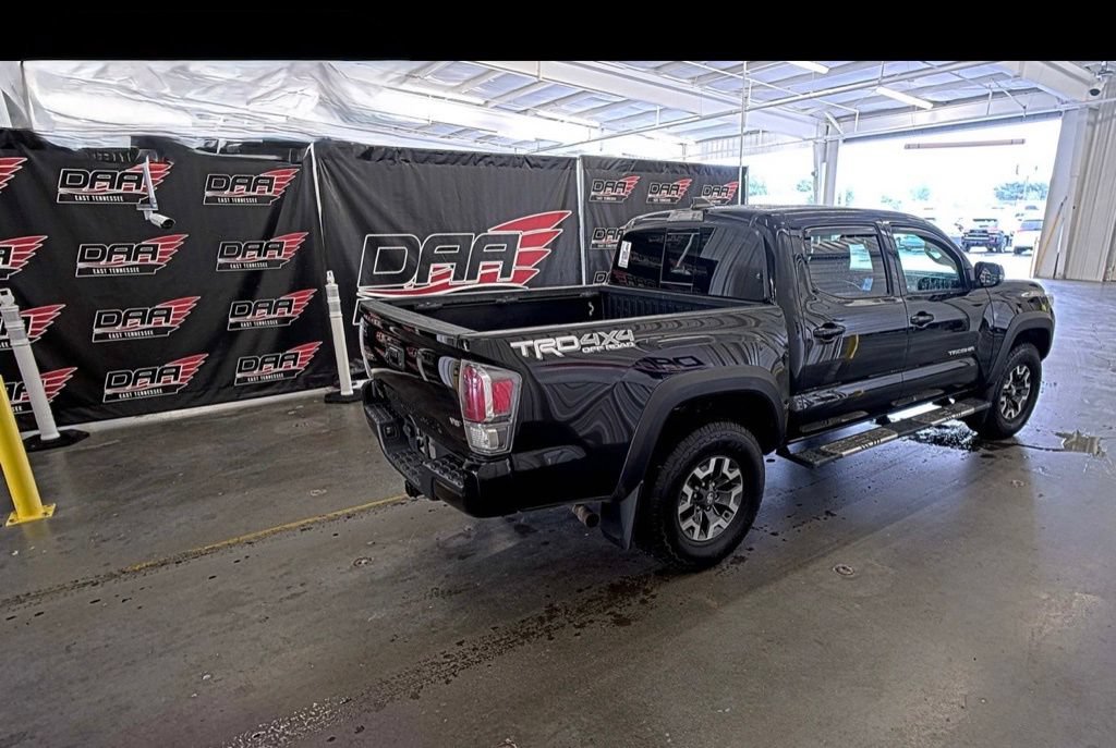 Used 2022 Toyota Tacoma TRD Off-Road w/ TRD Premium Off Road Package AWD/4WD image 8