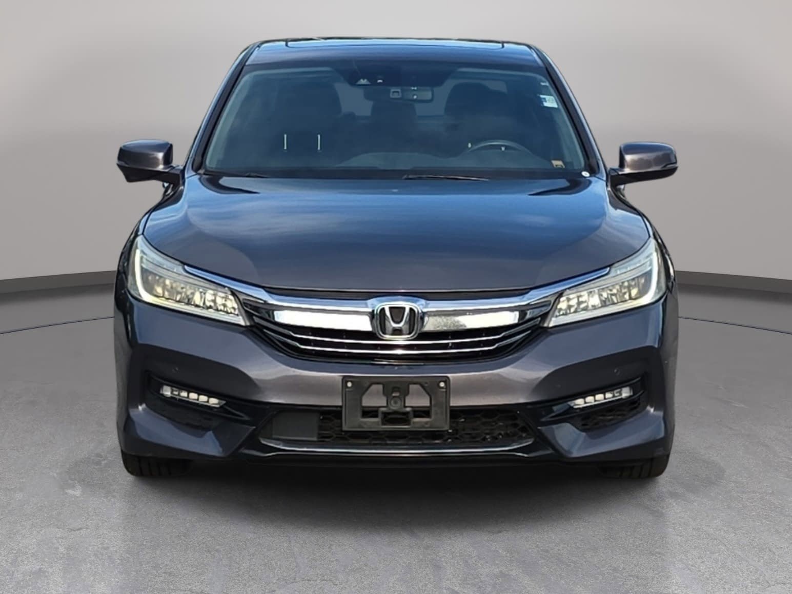 Used 2017 Honda Accord Touring image 2