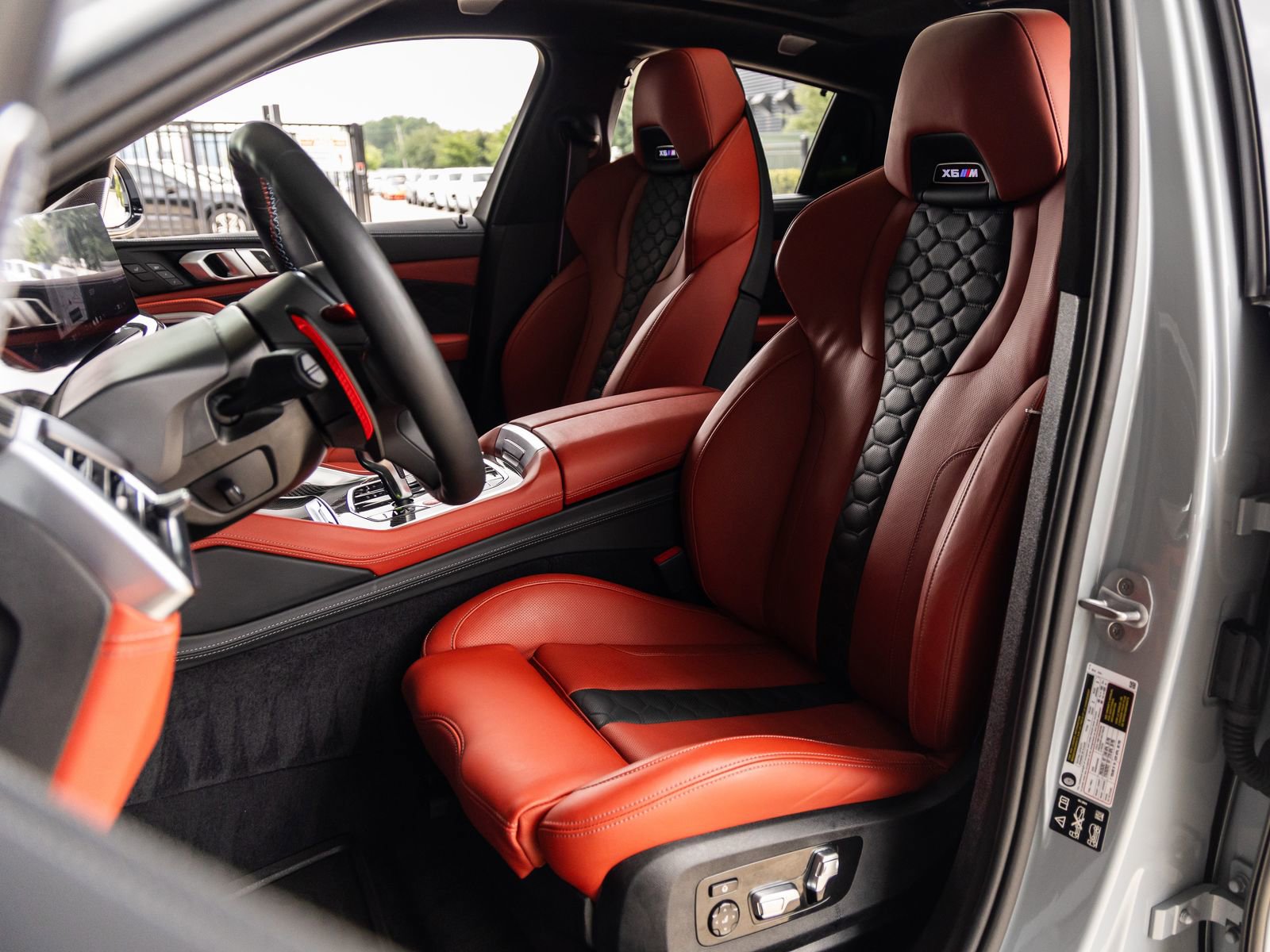 Used 2025 BMW X6 M Competition w/ Executive Package AWD/4WD image 27