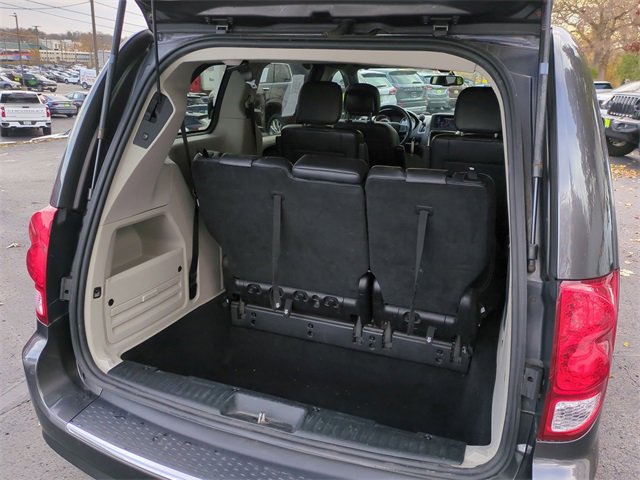 Used 2014 Dodge Grand Caravan SXT image 24