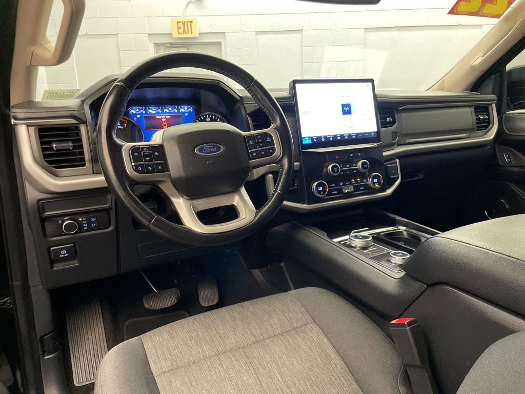 Used 2022 Ford Expedition XLT image 12