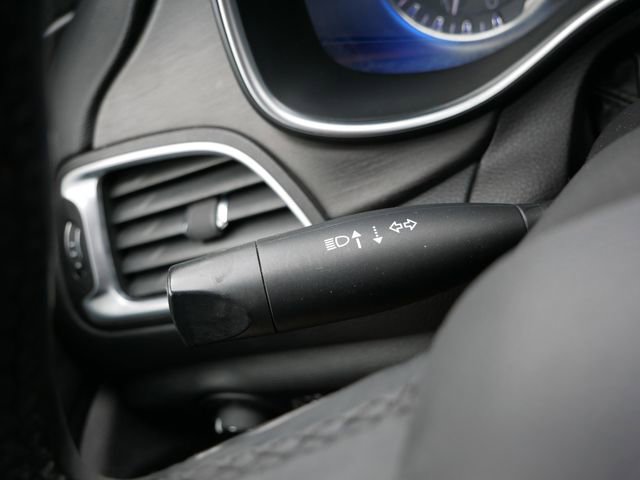 Used 2016 Chrysler 200 Limited image 27