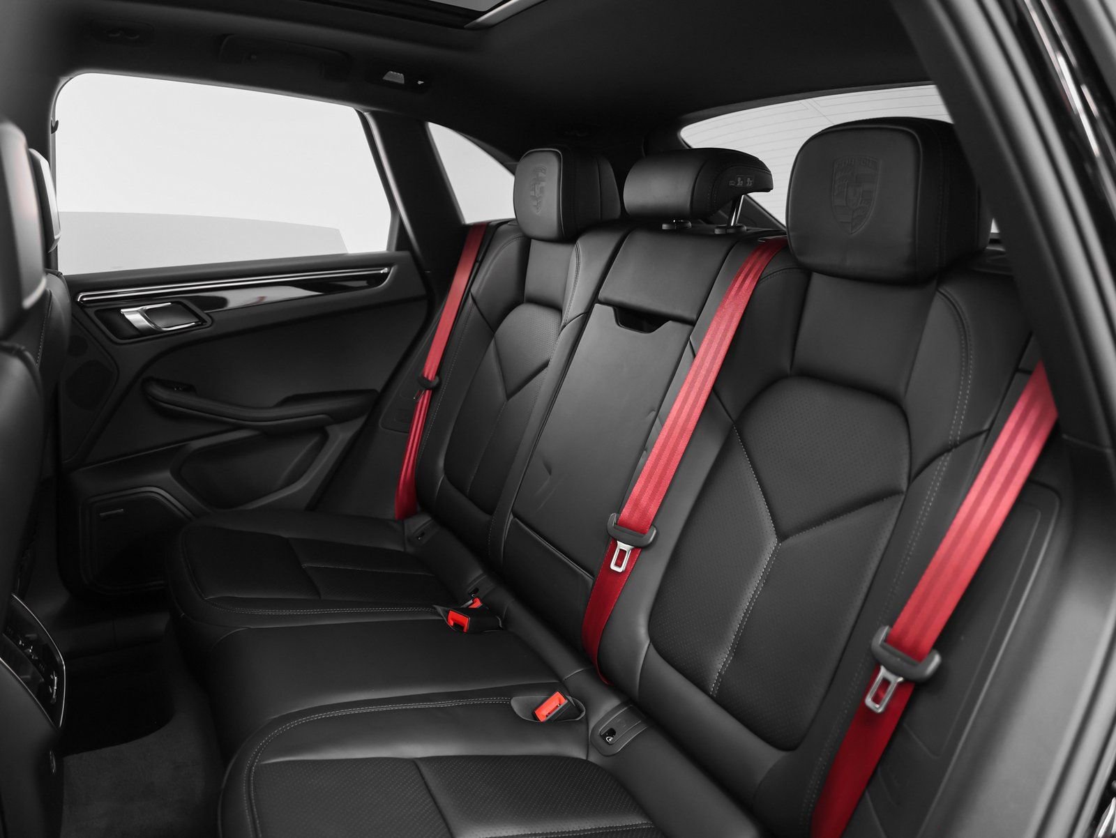 Certified 2025 Porsche Macan image 35