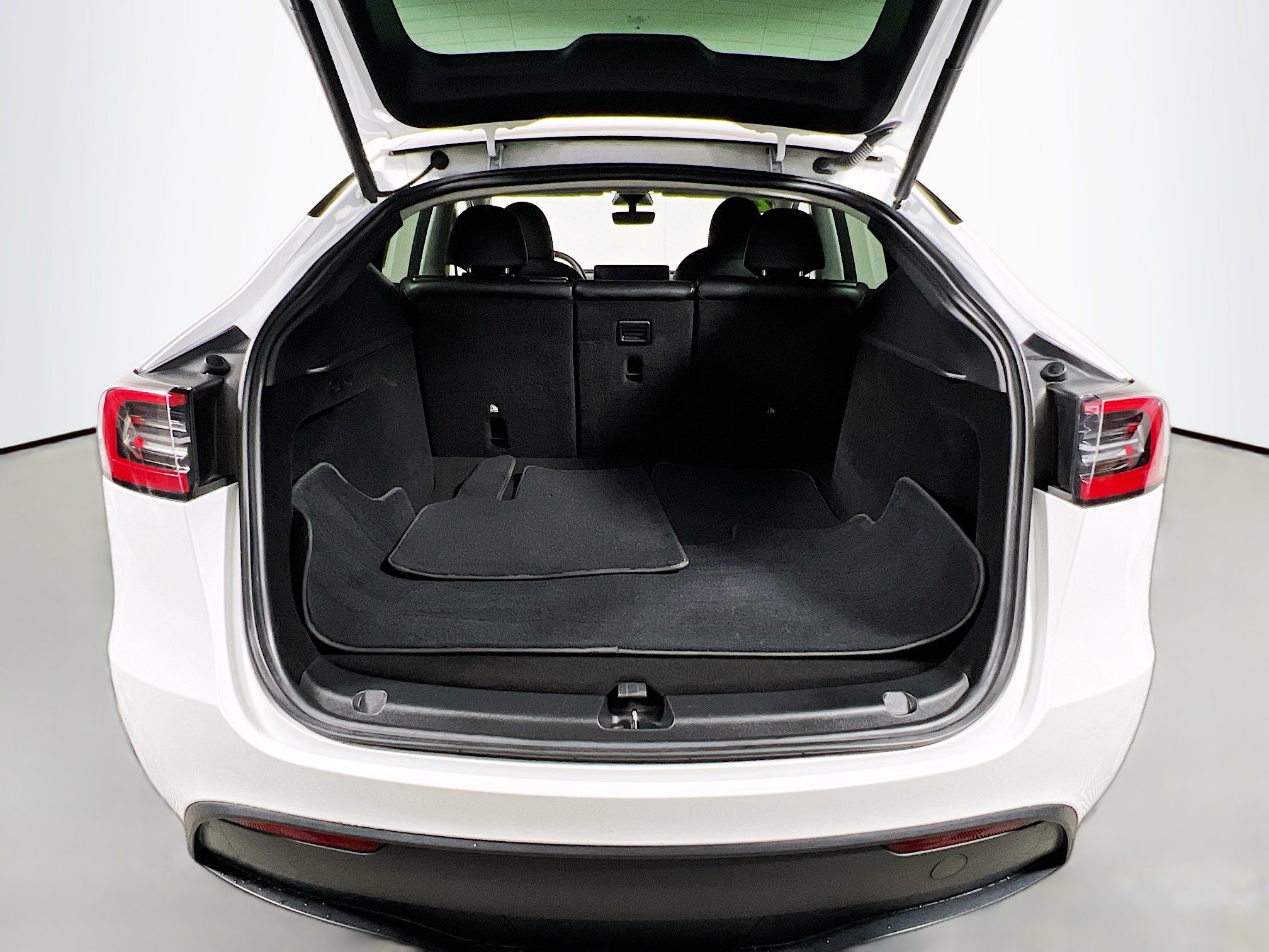 Used 2023 Tesla Model Y Long Range image 33