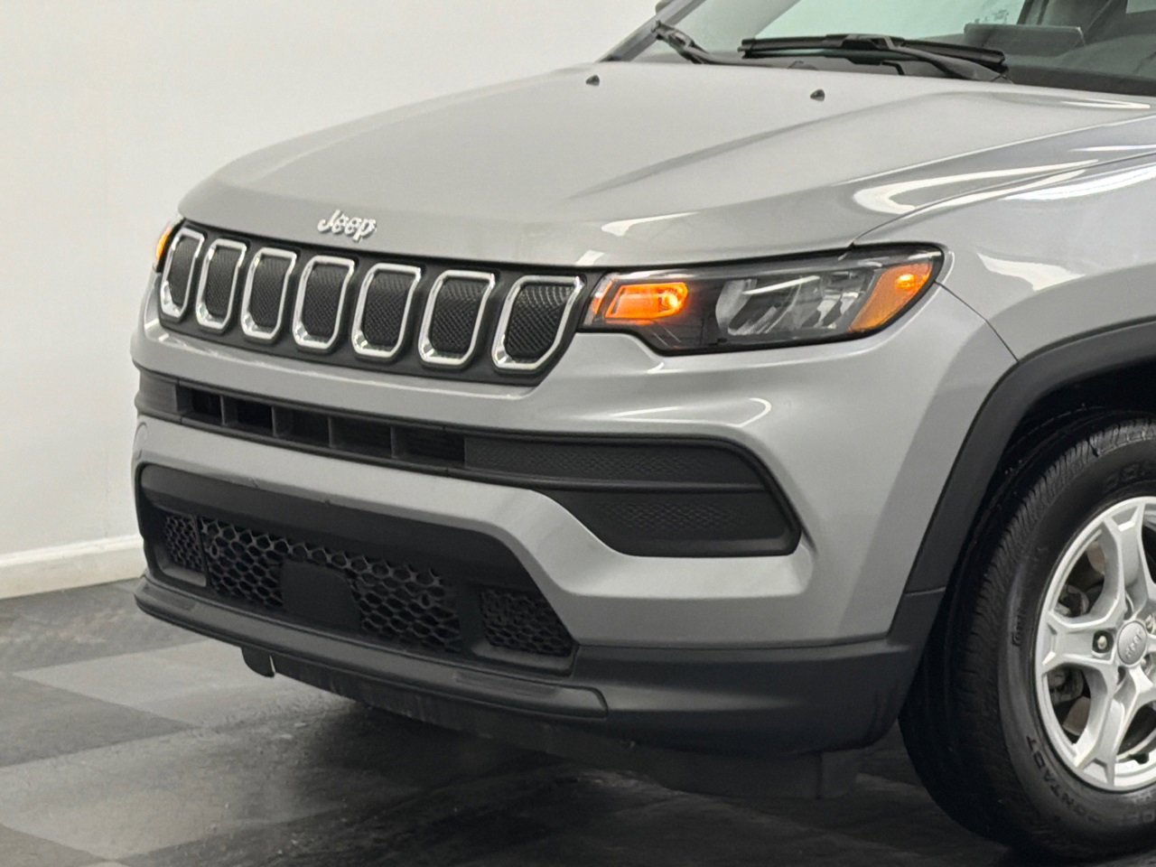 Used 2022 Jeep Compass Sport video 2